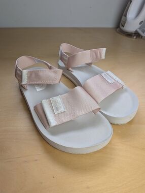 THE NORTH FACE SKEENA Sandals Women Size 7 US Light Pink Lightweight Velcro